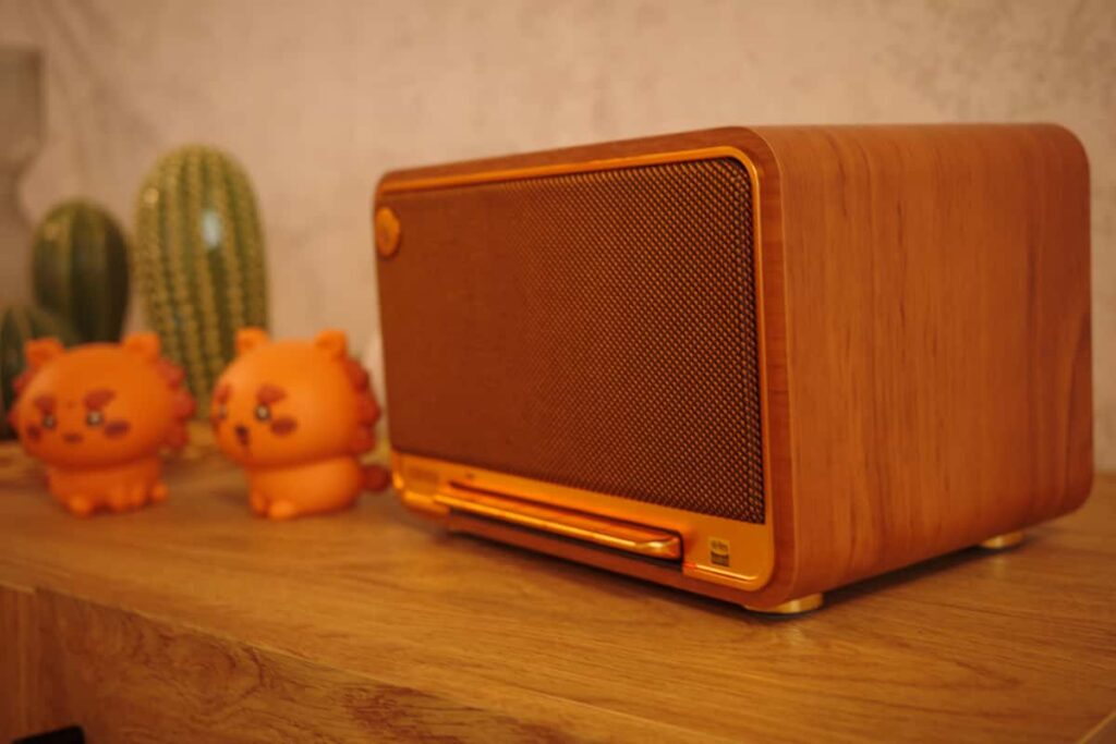 Edifier D32 のサイドビュー